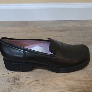 NWT Taryn Rose Black Leather Loafers!!!